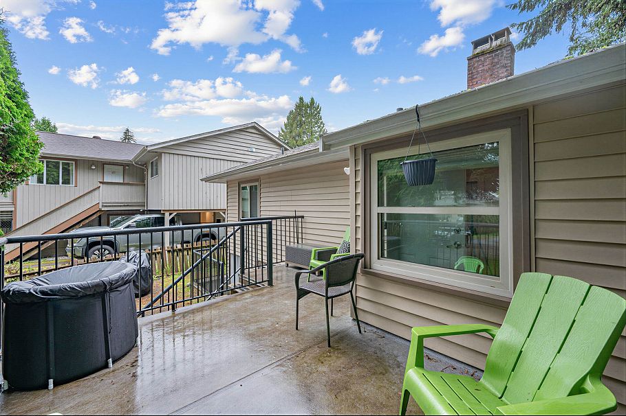 1095 E 29th Street North Vancouver, BC - 26
