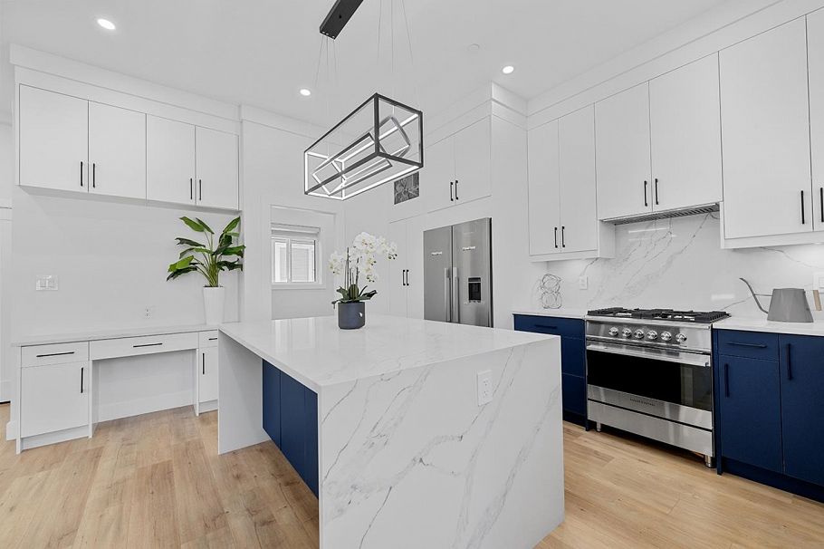 2995 E 17th Avenue Vancouver, BC - 5