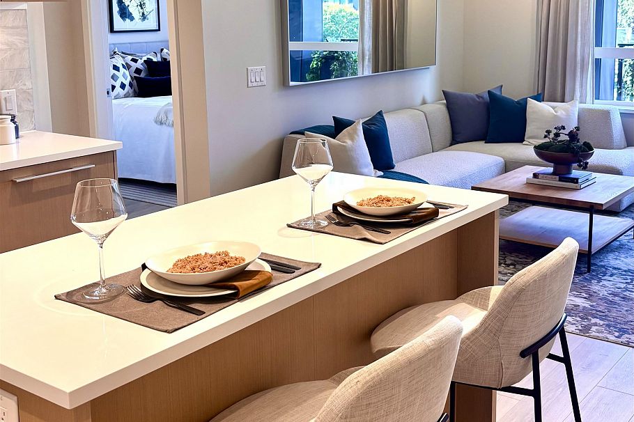 401 110 E 17th Street North Vancouver, BC - 8