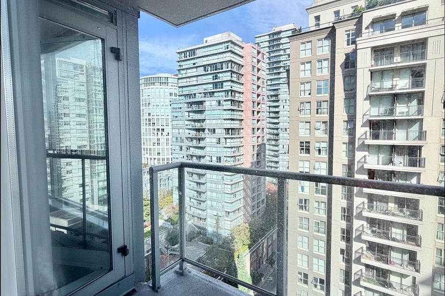 1702 1001 Richards Street Vancouver, BC - 20