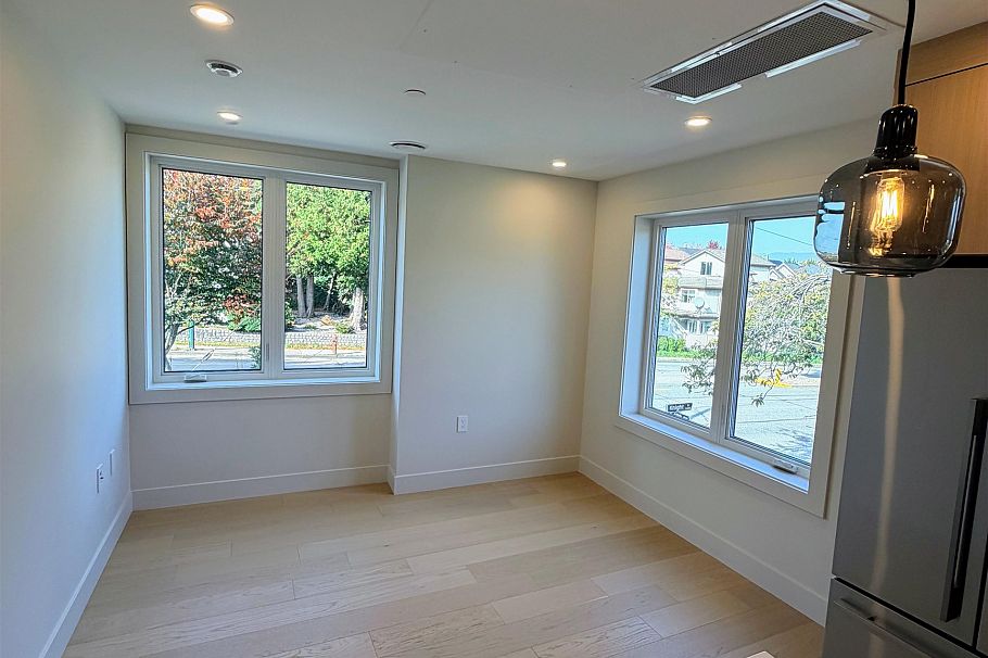1402 E 18th Avenue Vancouver, BC - 4