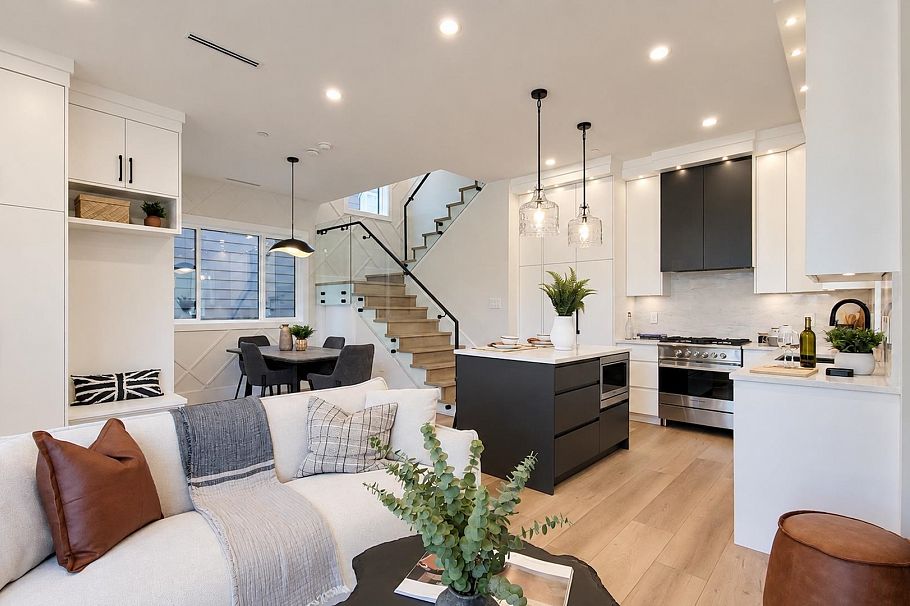 1 746 E 12th Avenue Vancouver, BC - 5