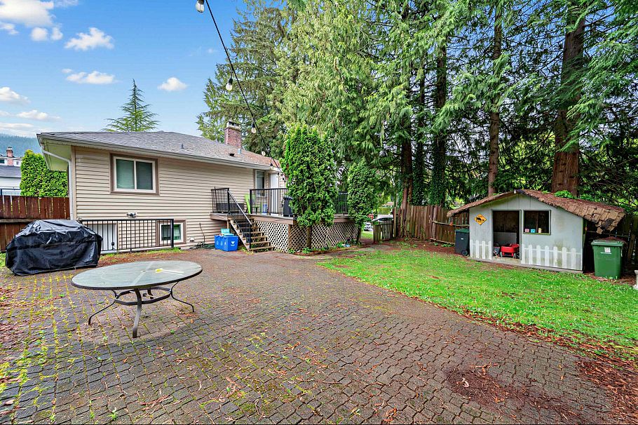 1095 E 29th Street North Vancouver, BC - 28