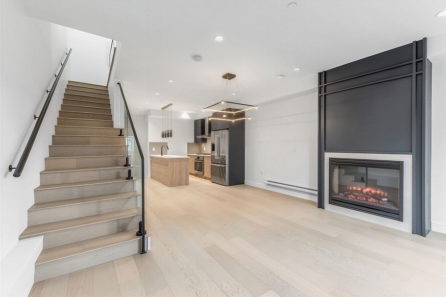 7353 Oak Street Vancouver, BC - 3