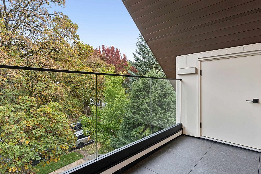 1 1986 E 8th Avenue Vancouver, BC - 26