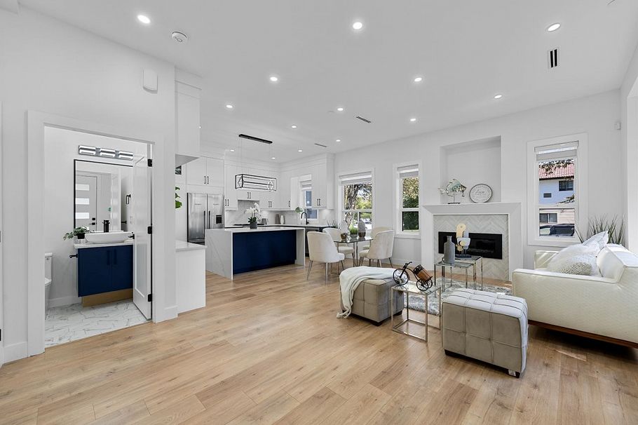 2995 E 17th Avenue Vancouver, BC - 4
