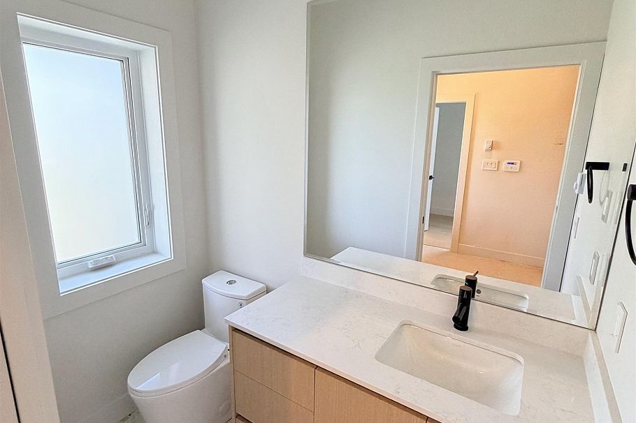 1402 E 18th Avenue Vancouver, BC - 11