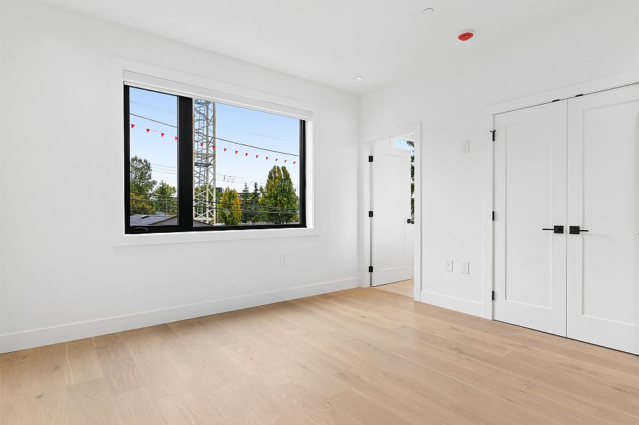 2 1986 E 8th Avenue Vancouver, BC - 15