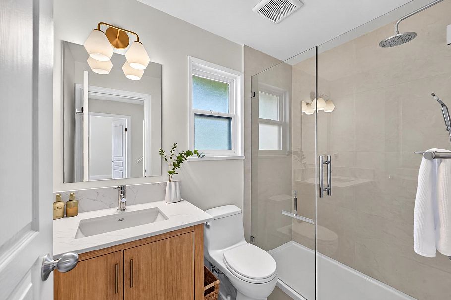 135 E 43rd Avenue Vancouver, BC - 29