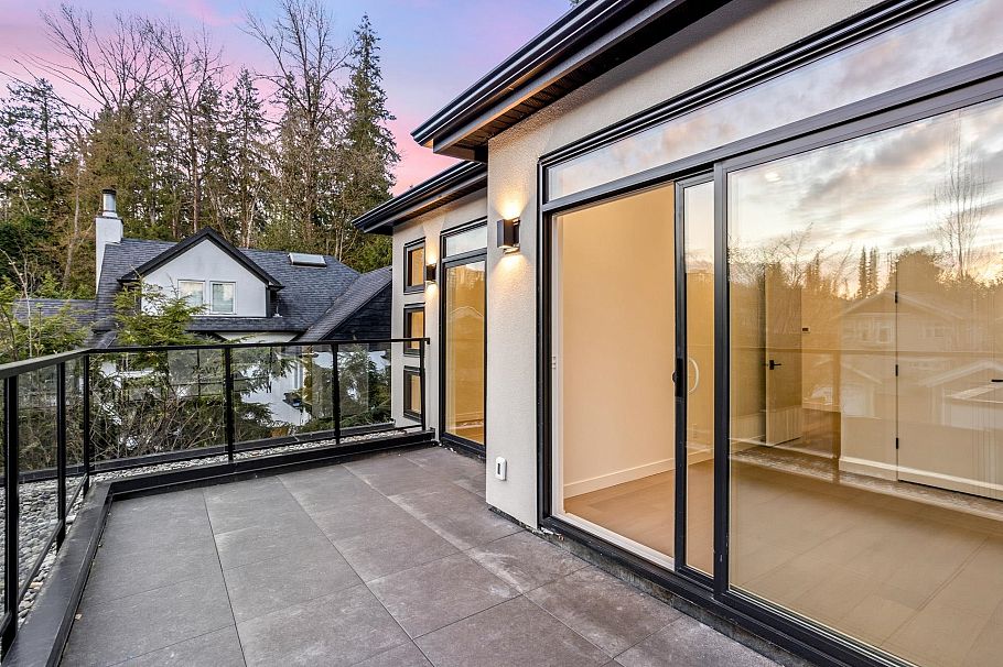 1921 Tatlow Avenue North Vancouver, BC - 28