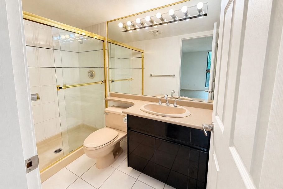 504 1159 Main Street Vancouver, BC - 31