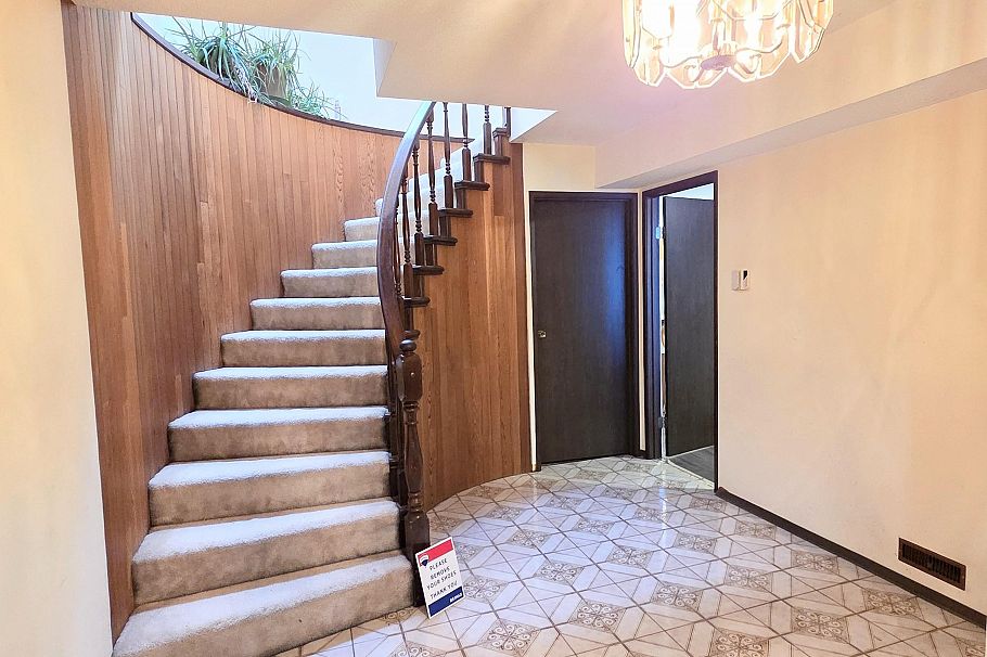 2986 E 3rd Avenue Vancouver, BC - 2