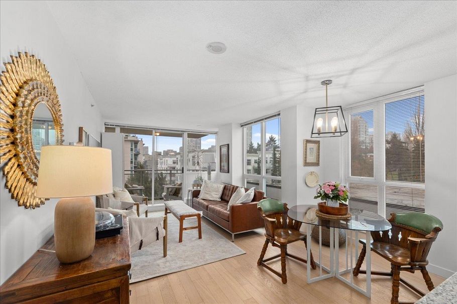 708 188 E Esplanade North Vancouver, BC - 1