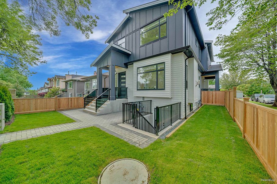 2995 E 17th Avenue Vancouver, BC - 14