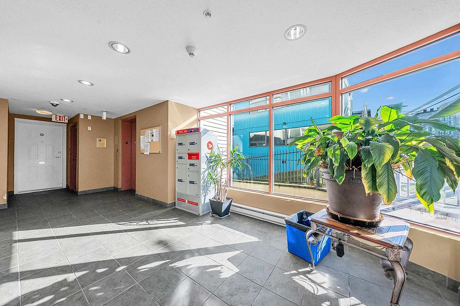 101 2973 Kingsway Vancouver, BC - 2
