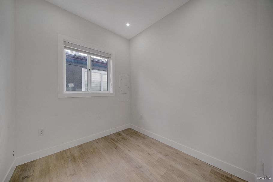 2995 E 17th Avenue Vancouver, BC - 7