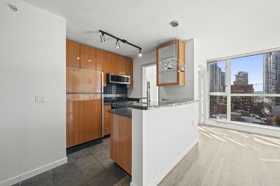 1807 1068 Hornby Street Vancouver, BC - 17