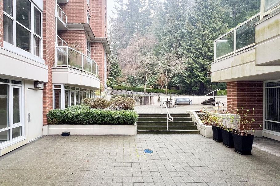901 5615 Hampton Place Vancouver, BC - 35
