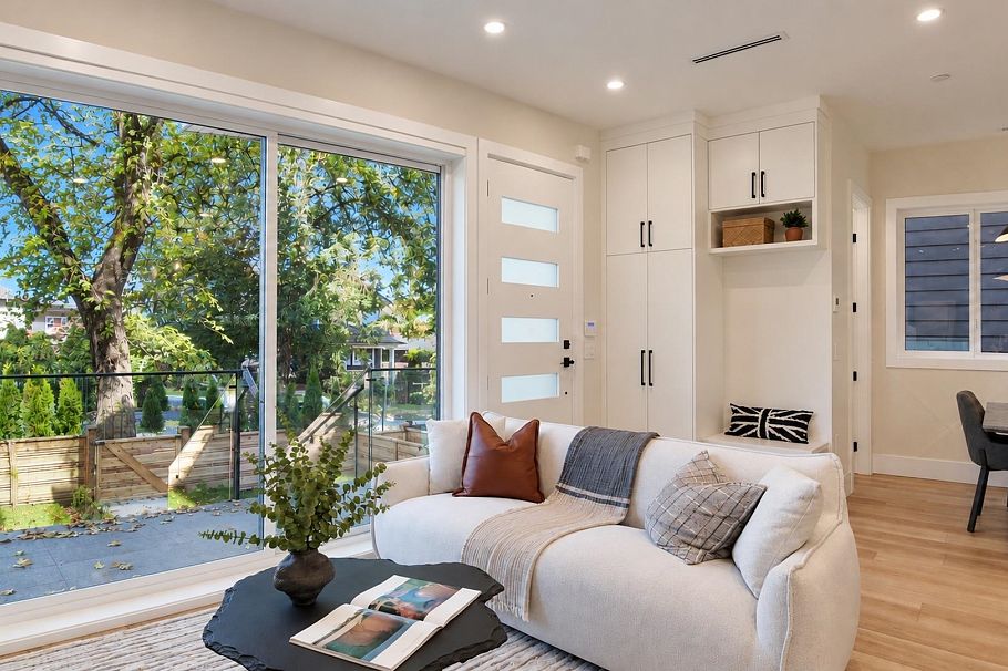 1 746 E 12th Avenue Vancouver, BC - 4