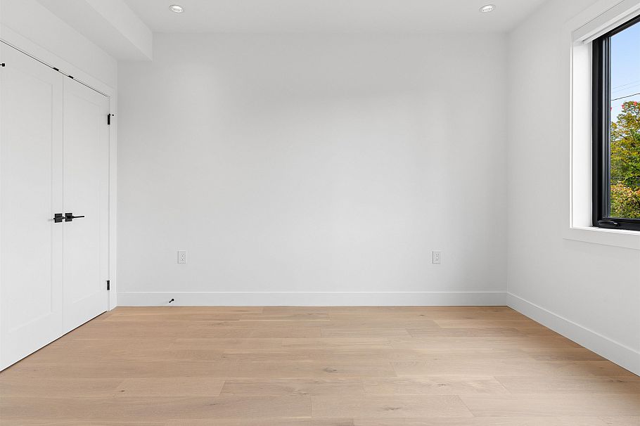 2 1986 E 8th Avenue Vancouver, BC - 13