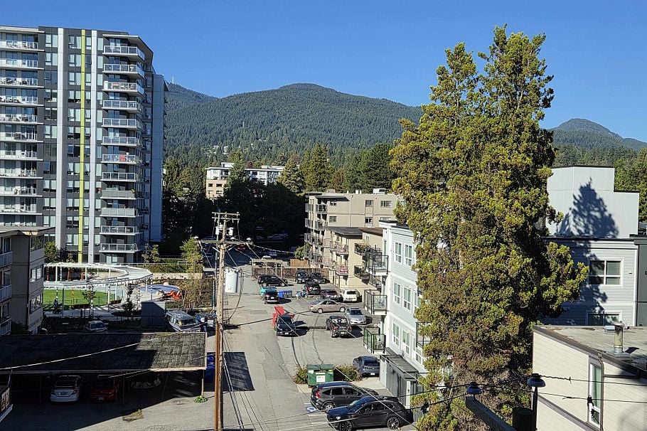 303 150 E 15th Street North Vancouver, BC - 2