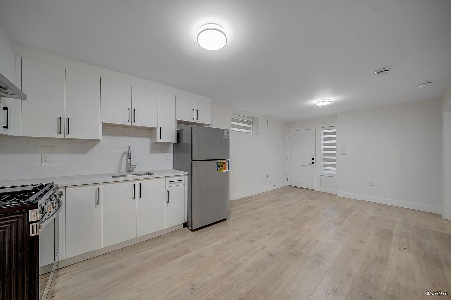 2995 E 17th Avenue Vancouver, BC - 16