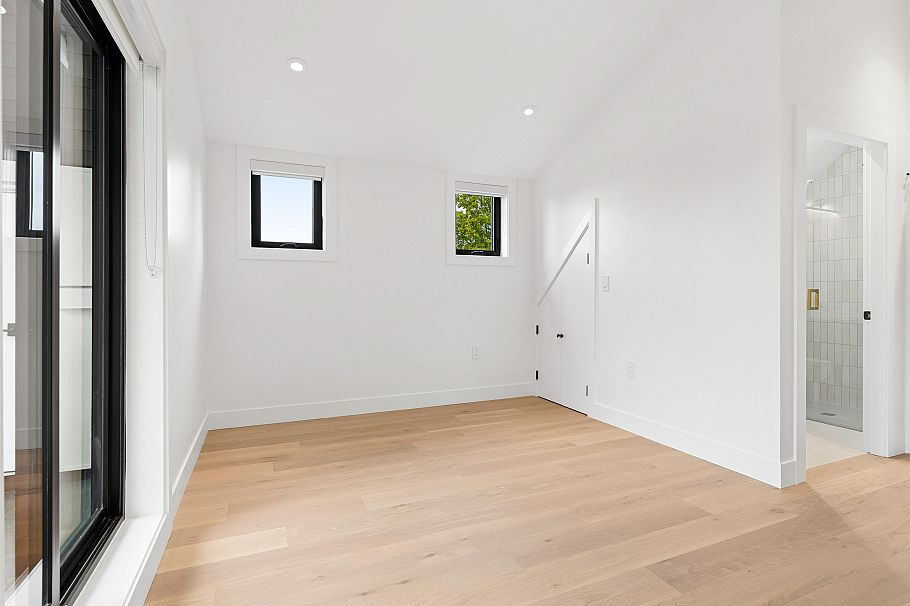 2 1986 E 8th Avenue Vancouver, BC - 22