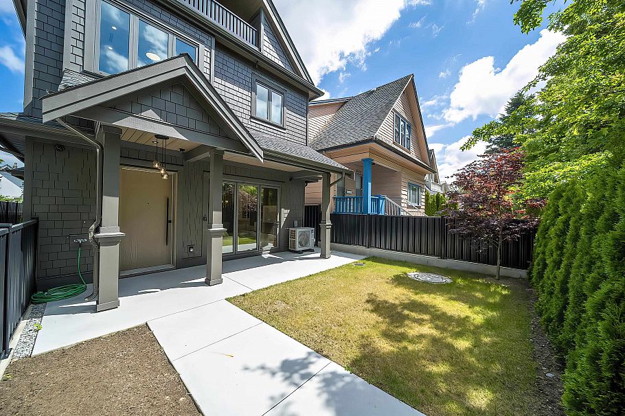 1 847 E 10th Avenue Vancouver, BC - 17