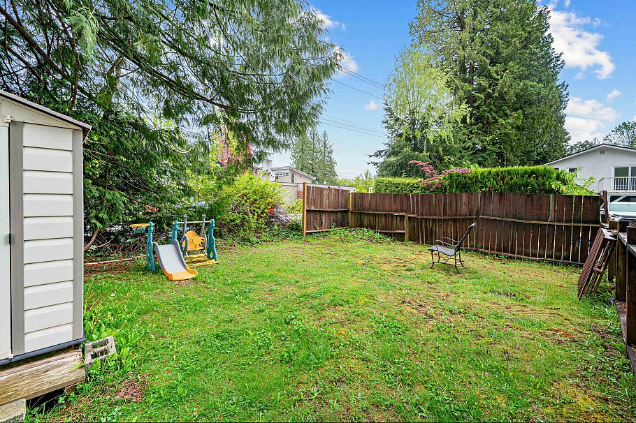 1095 E 29th Street North Vancouver, BC - 32
