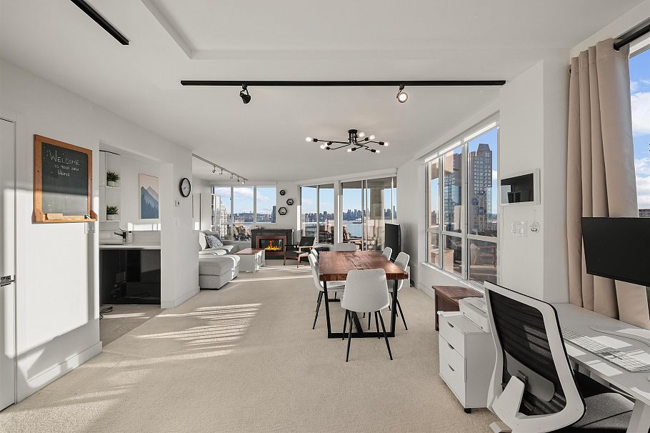 603 408 Lonsdale Avenue North Vancouver, BC - 24