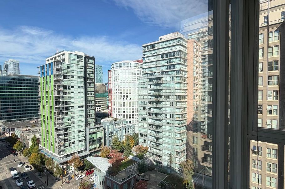 1702 1001 Richards Street Vancouver, BC - 8
