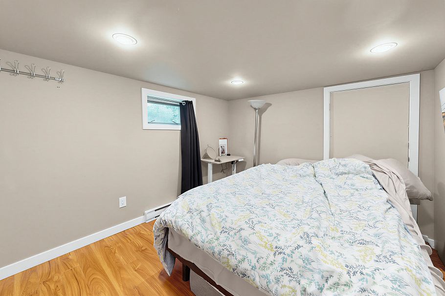 1095 E 29th Street North Vancouver, BC - 17