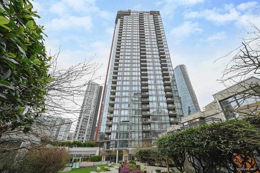 303 1211 Melville Street Vancouver, BC - 1