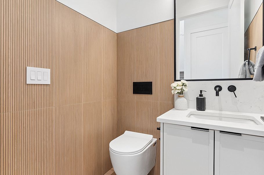 2 1986 E 8th Avenue Vancouver, BC - 12