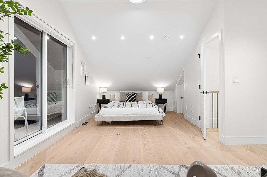 2 2541 E 2nd Avenue Vancouver, BC - 19