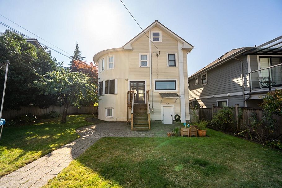 416 W 6th Street North Vancouver, BC - 36