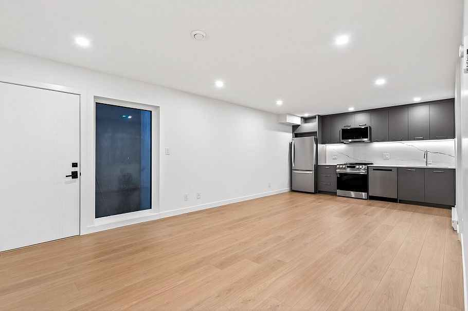 1921 Tatlow Avenue North Vancouver, BC - 33