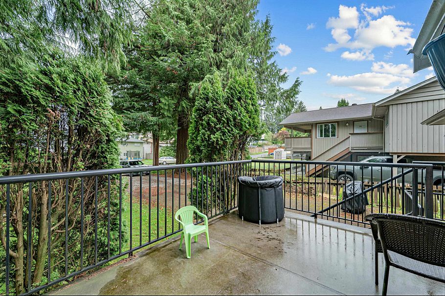 1095 E 29th Street North Vancouver, BC - 25