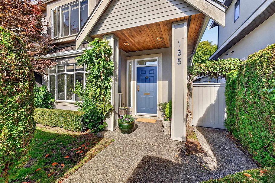 135 E 43rd Avenue Vancouver, BC - 2