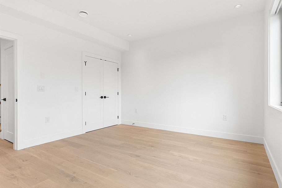 2 1986 E 8th Avenue Vancouver, BC - 14