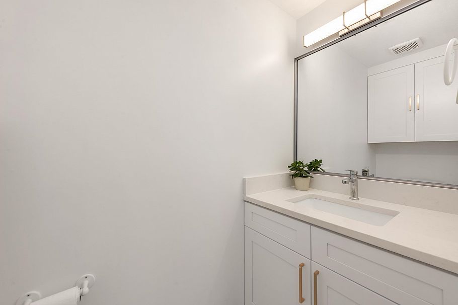 15 3428 Adanac Street Vancouver, BC - 6