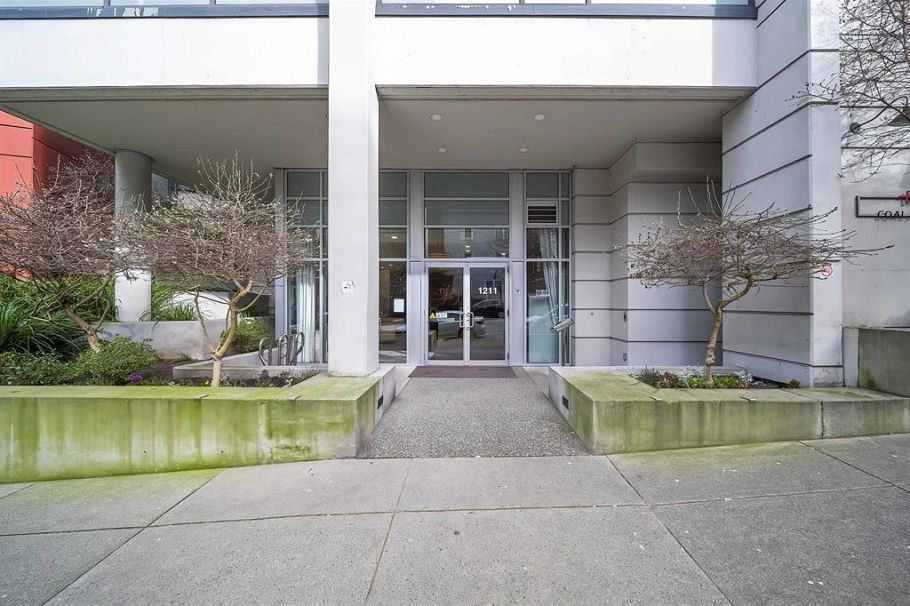 303 1211 Melville Street Vancouver, BC - 2