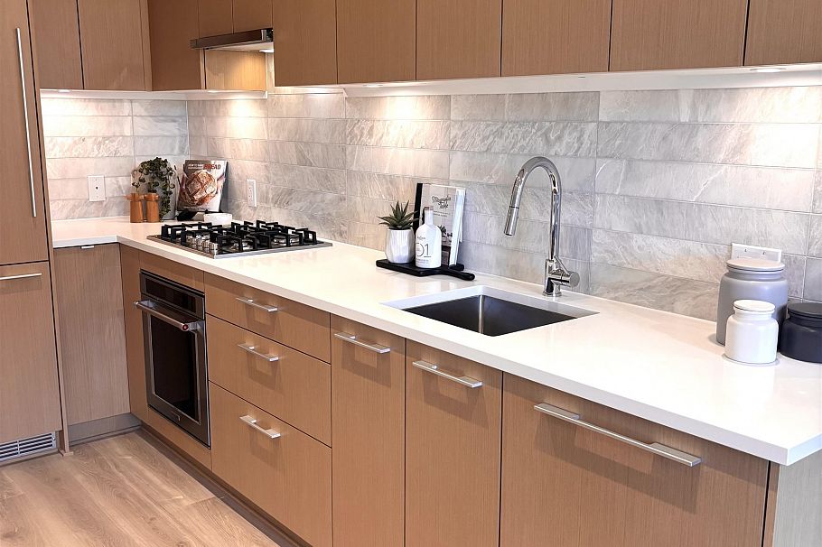 401 110 E 17th Street North Vancouver, BC - 7