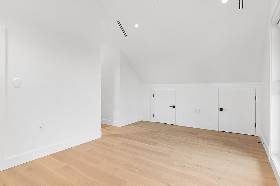 2 1986 E 8th Avenue Vancouver, BC - 24