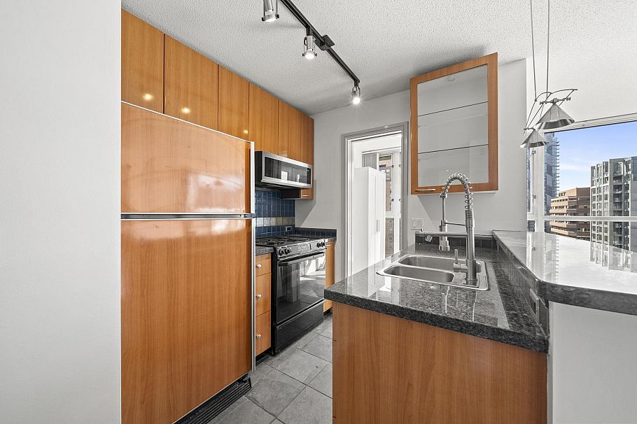 1807 1068 Hornby Street Vancouver, BC - 11