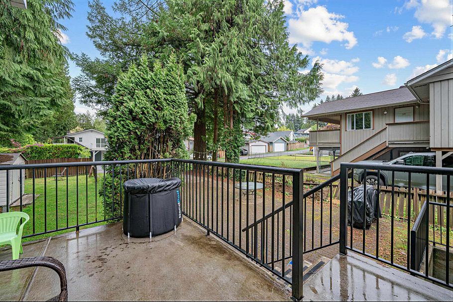 1095 E 29th Street North Vancouver, BC - 24