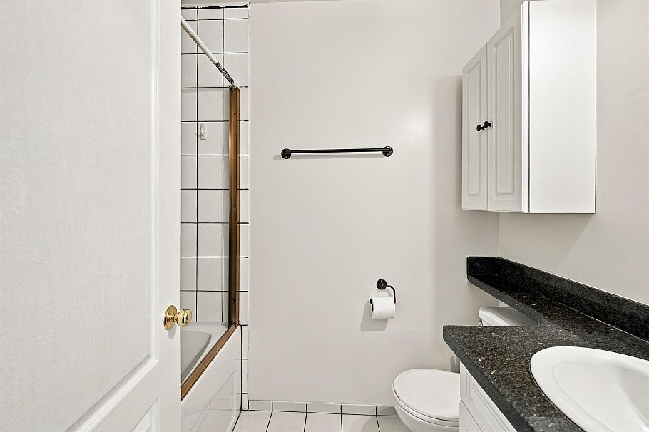 64 3433 E 49th Avenue Vancouver, BC - 25