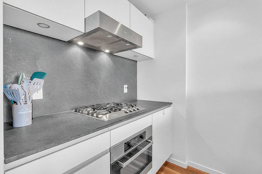 908 8488 Cornish Street Vancouver, BC - 2