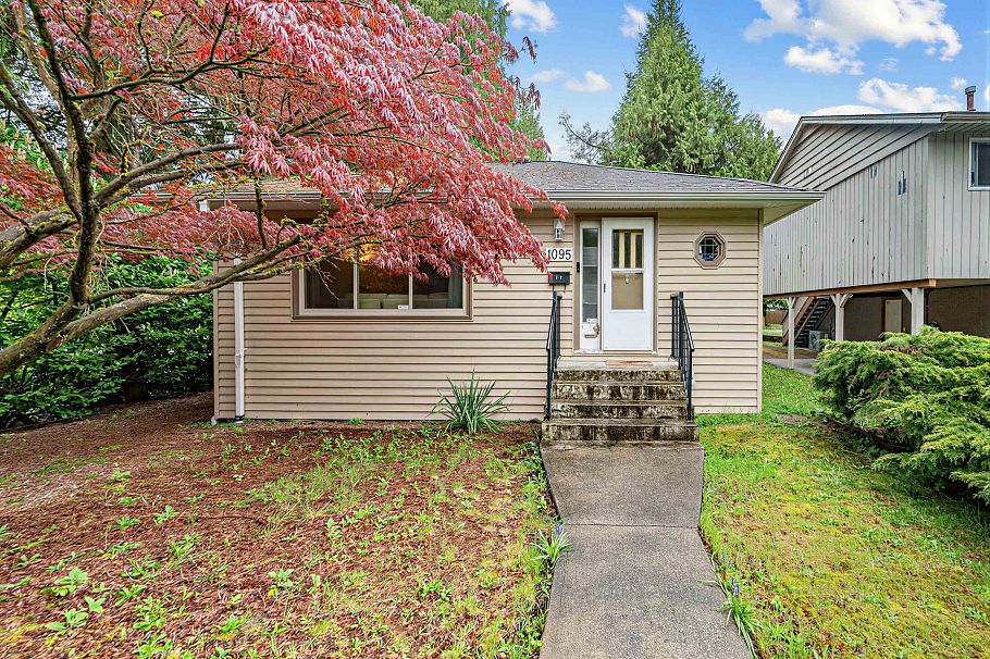 1095 E 29th Street North Vancouver, BC - 1