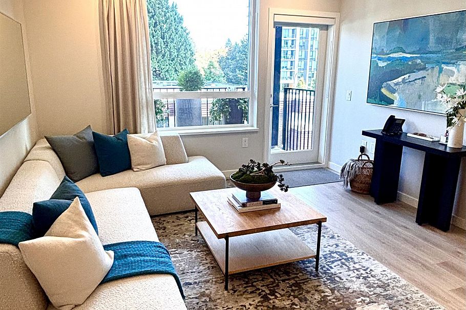 401 110 E 17th Street North Vancouver, BC - 3